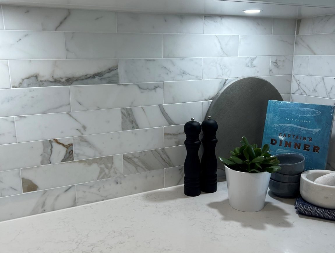 CALACATTA-GOLD-SUBWAY-75X305X10-image-3-scaled-1-1150x870